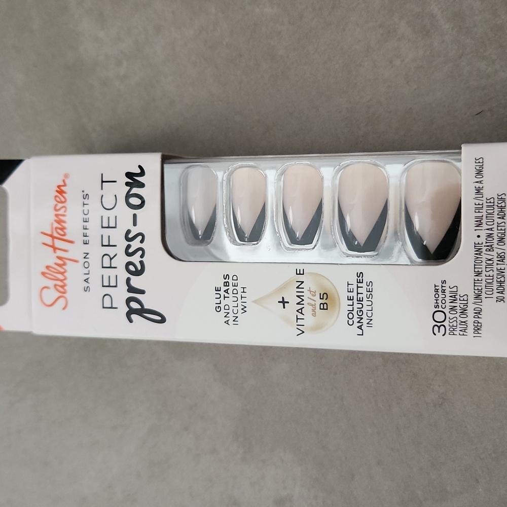 🌸3 For $18🌸 Sally Hansen Perfect Press-On Nails, "FRENCH TWIST" Short Square